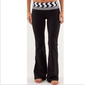 Lululemo size 4 reversible groove pants